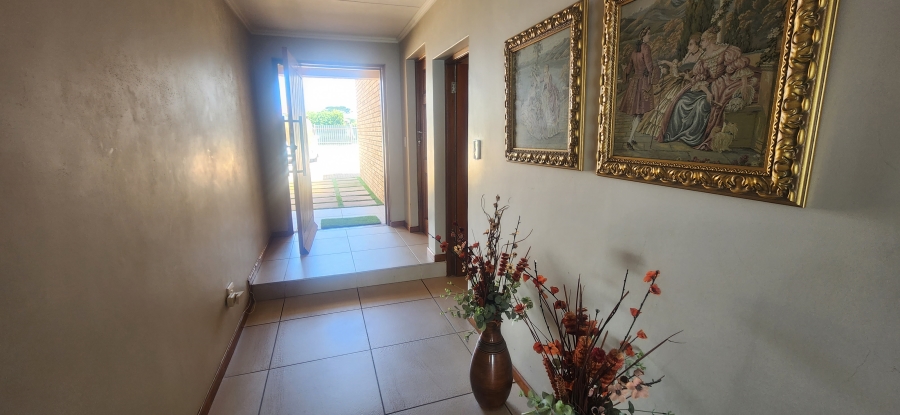 6 Bedroom Property for Sale in Da Nova Western Cape